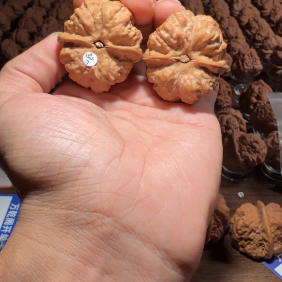 z***j文玩核桃吊坠蛤蟆的眼睛是真的好看啊哈哈