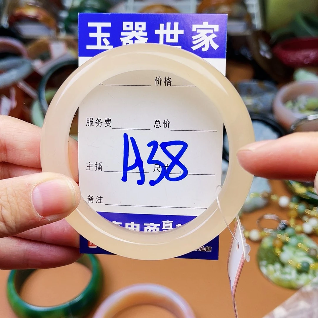 石英质玉颈饰未镶嵌