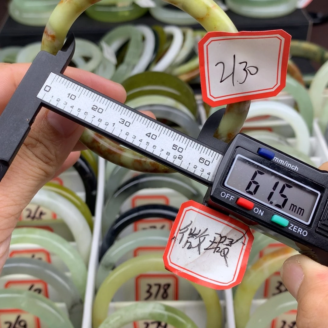 听***竹未镶嵌蛇纹石玉手镯2130