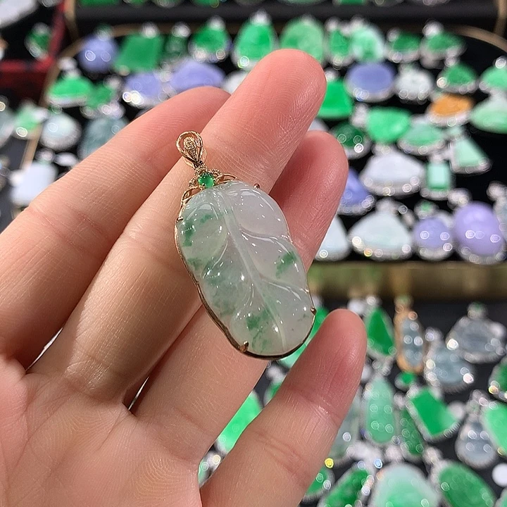 翡翠18K金镶嵌颈饰树叶