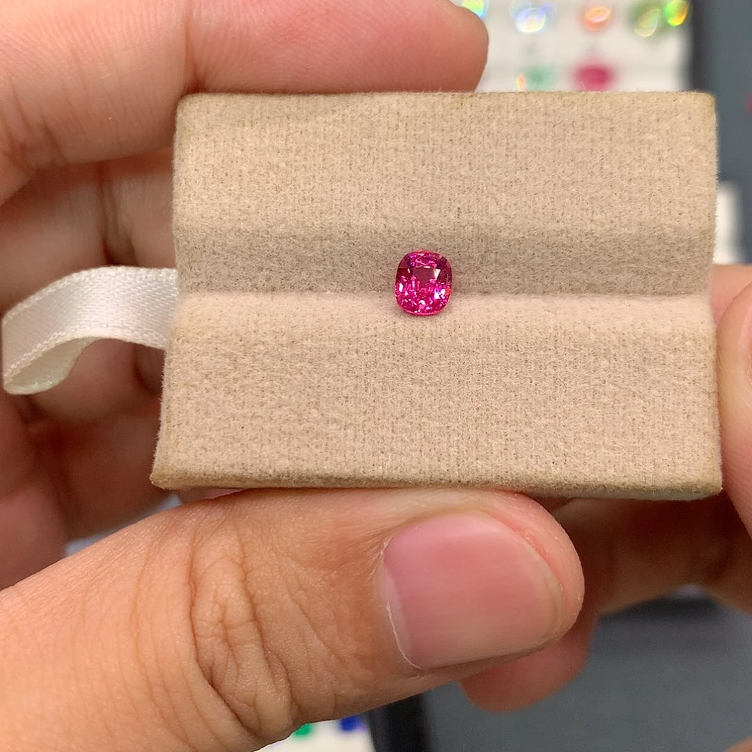 裸石尖晶石65分吉尔德大证绝地武士