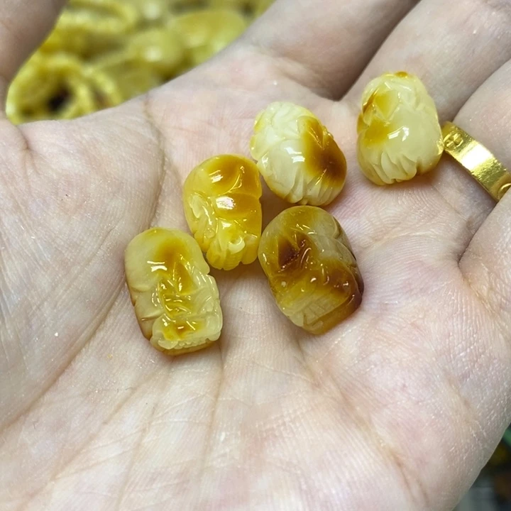 蜜蜡未镶嵌裸石多样性发货其一