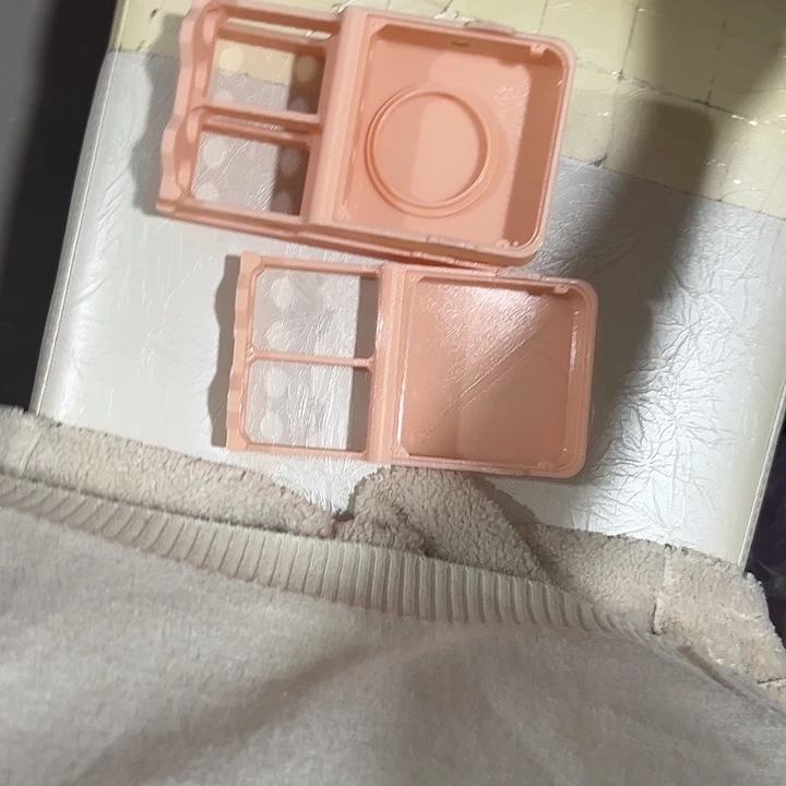 蚂蚁工坊2个418试管巢，残次不影响使用