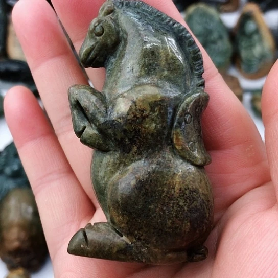 未镶嵌岫岩河磨玉（透闪石质玉）把件