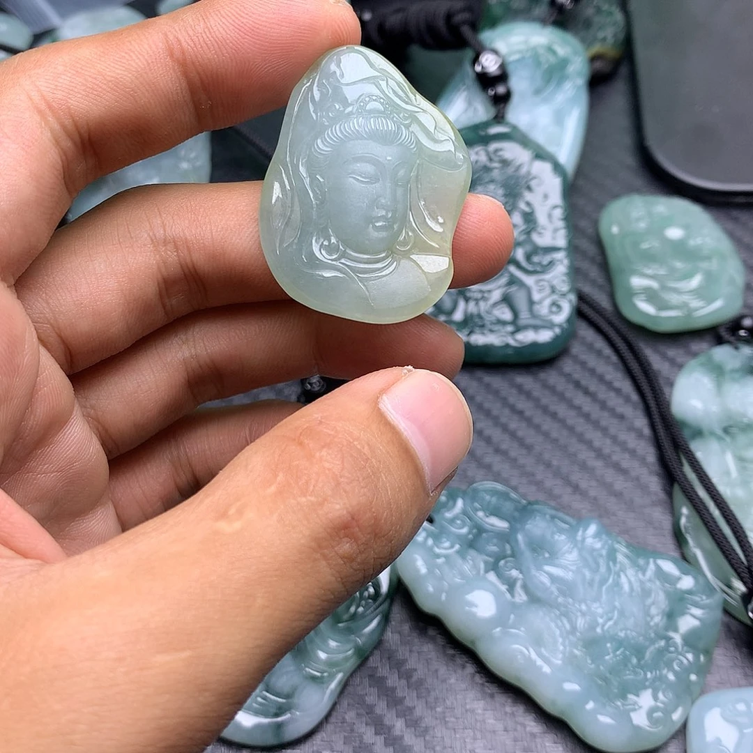 小***宝翡翠未镶嵌颈饰缅甸天然翡翠a货