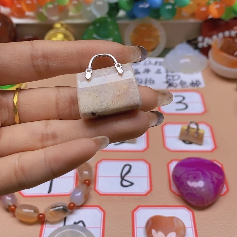 【闪购商品】玛瑙/玉髓颈饰未镶嵌百****达