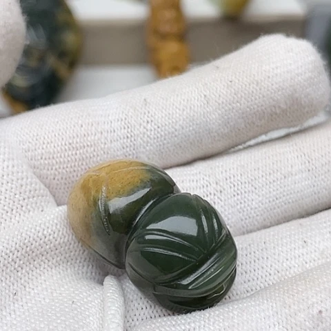 岫岩河磨玉（透闪石质玉）颈饰未镶嵌兮