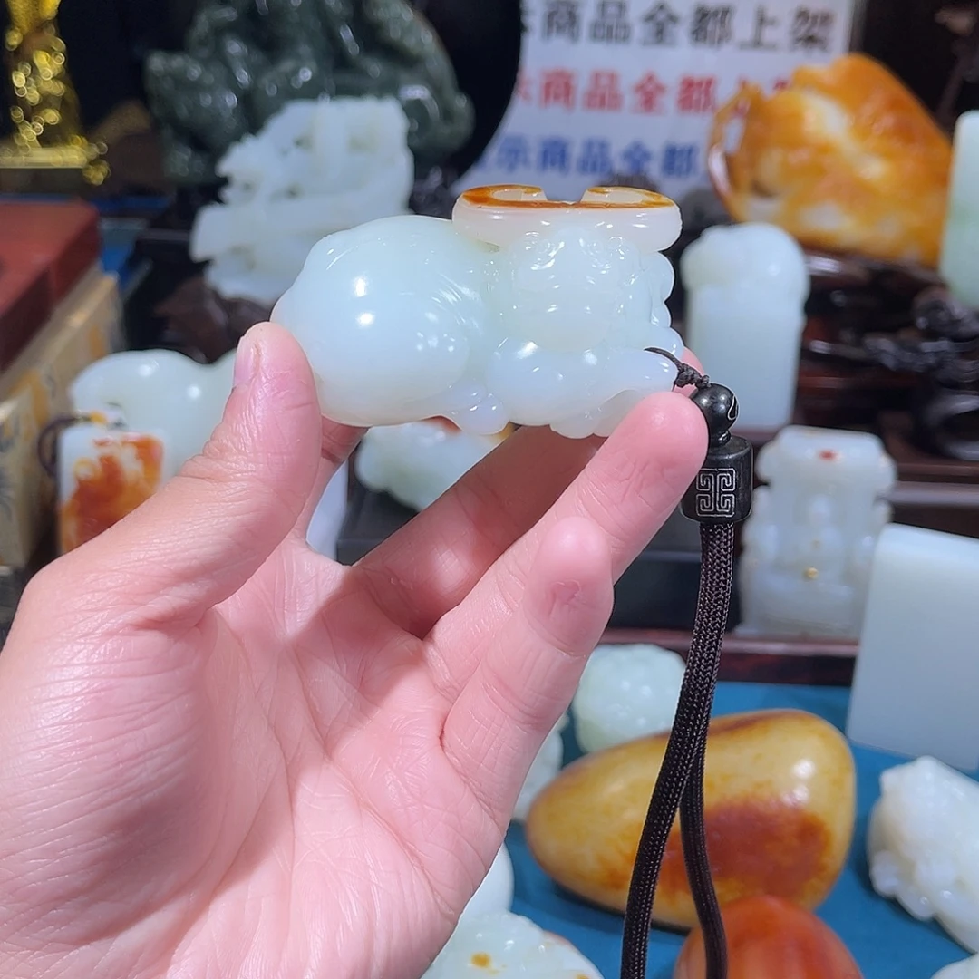 颈饰未镶嵌和田玉（糖玉）
