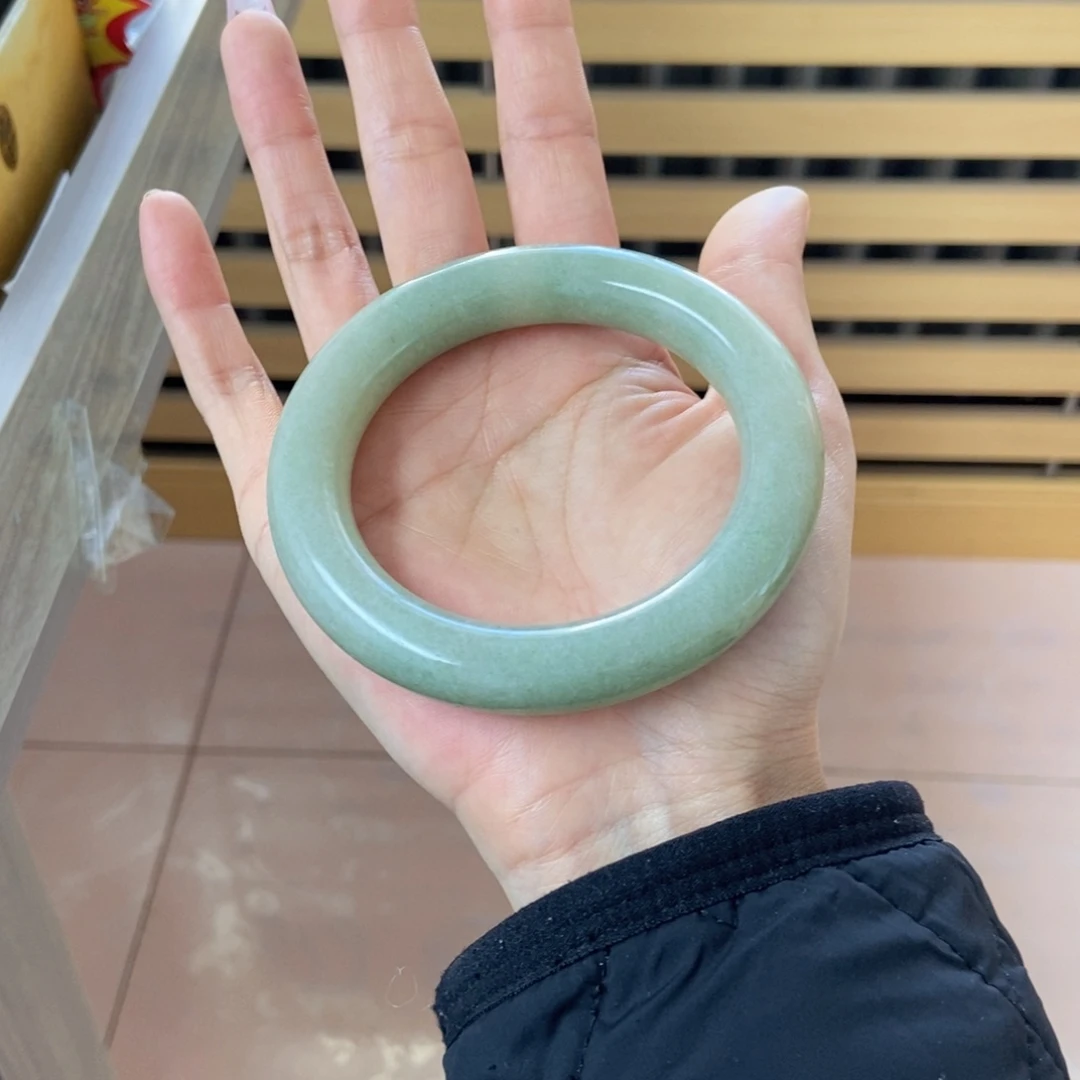 未镶嵌手镯石英岩玉