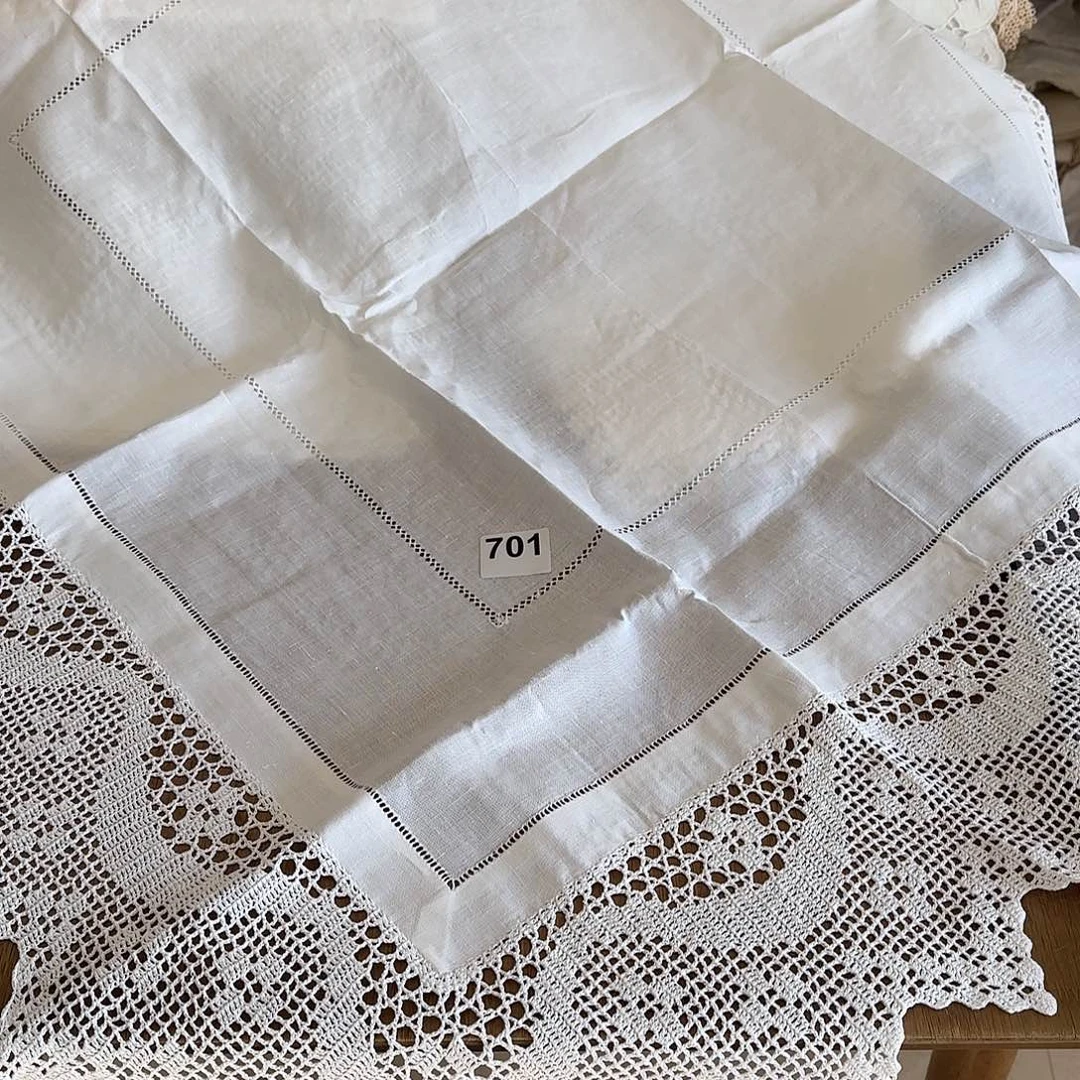 亚麻手绣1.2方桌布701号