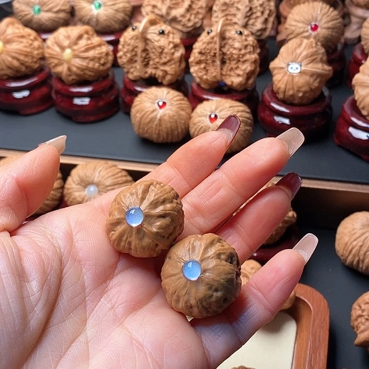 文玩核桃吊坠蛤蟆背