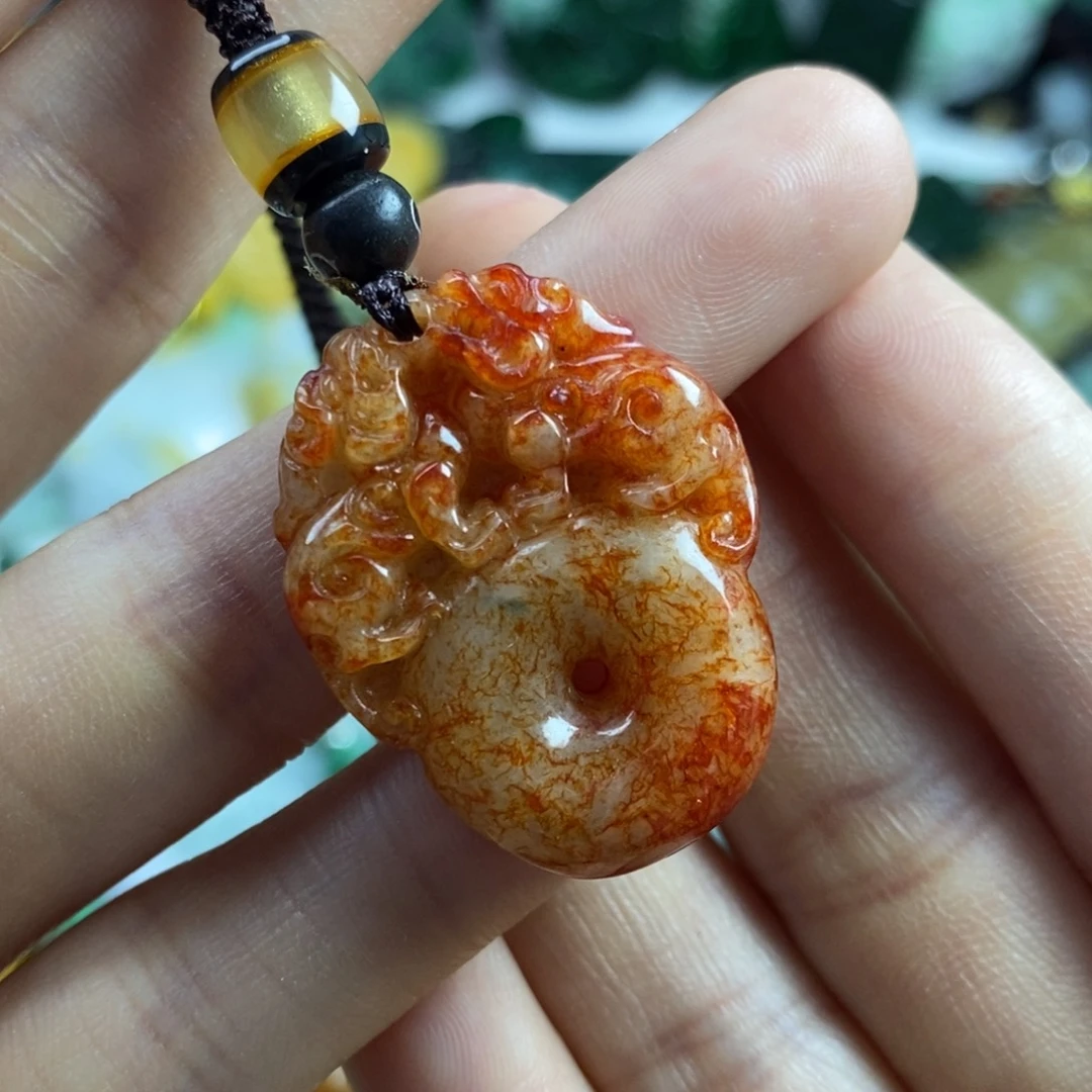 翡翠颈饰未镶嵌萌**?