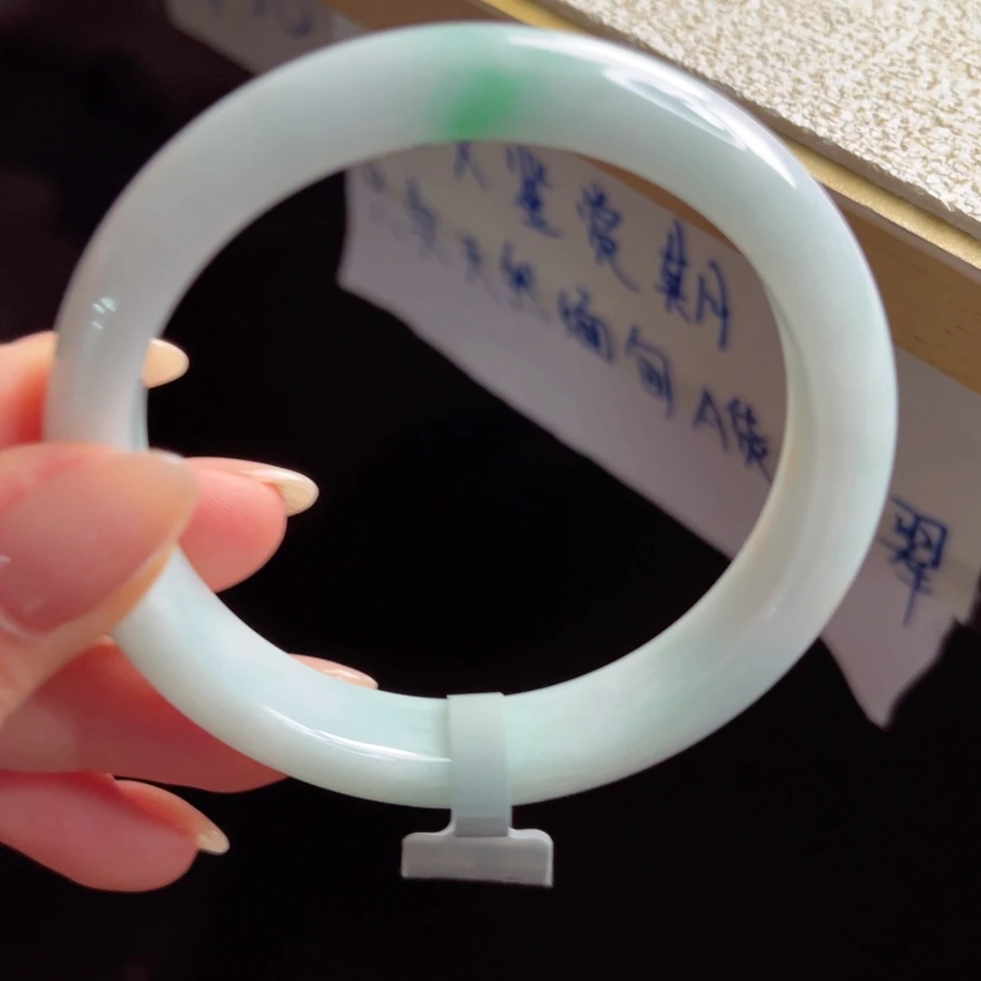未镶嵌手镯翡翠手镯