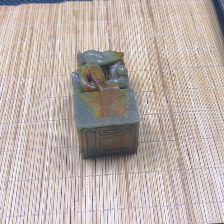 和田玉未镶嵌把件