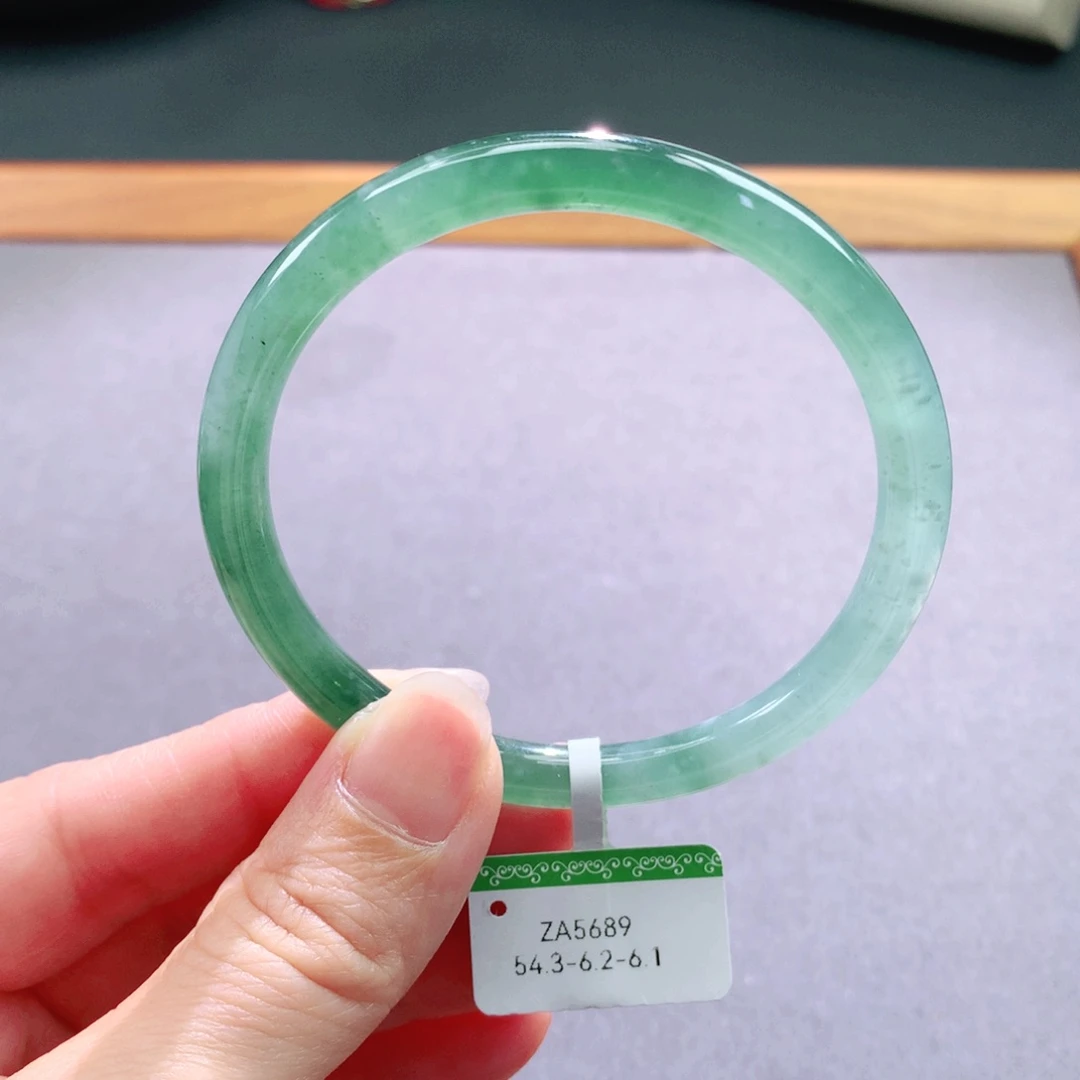 翡翠手镯未镶嵌天然翡翠手镯