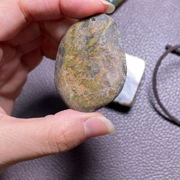 岫岩河磨玉（透闪石质玉）未镶嵌颈饰