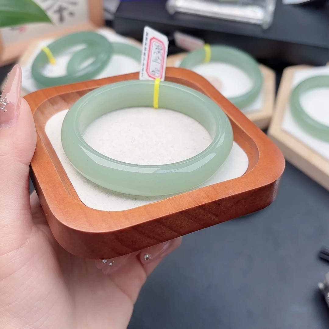 石英质玉未镶嵌手镯