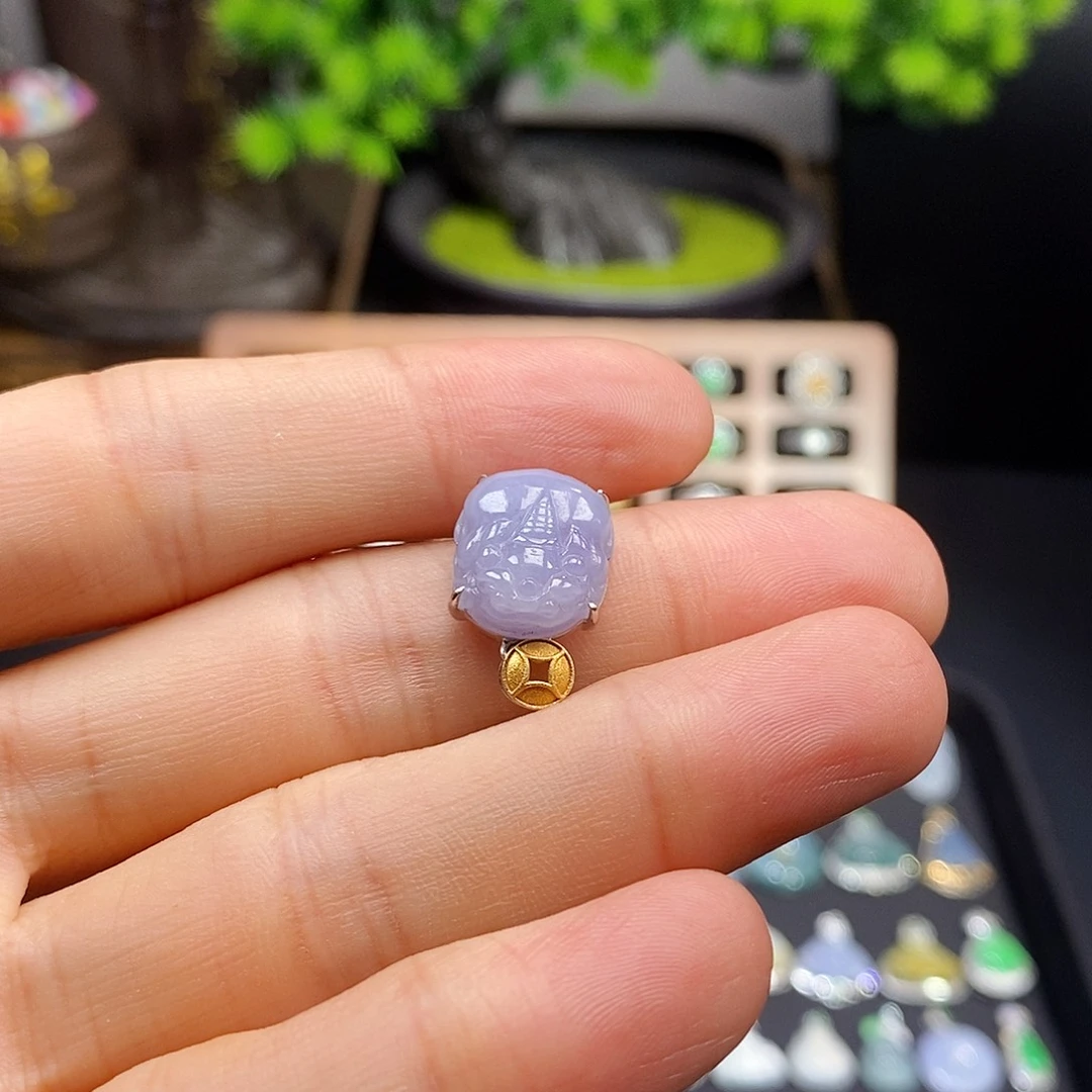 颈饰18K金镶嵌翡翠貔貅