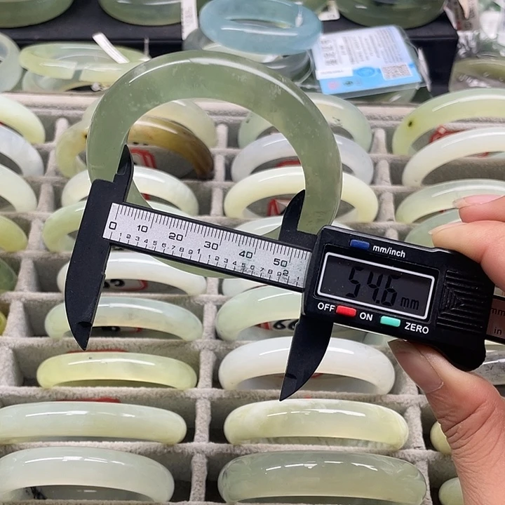 蛇纹石玉未镶嵌手镯60