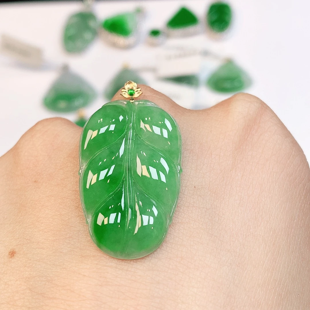 翡翠18K金镶嵌颈饰