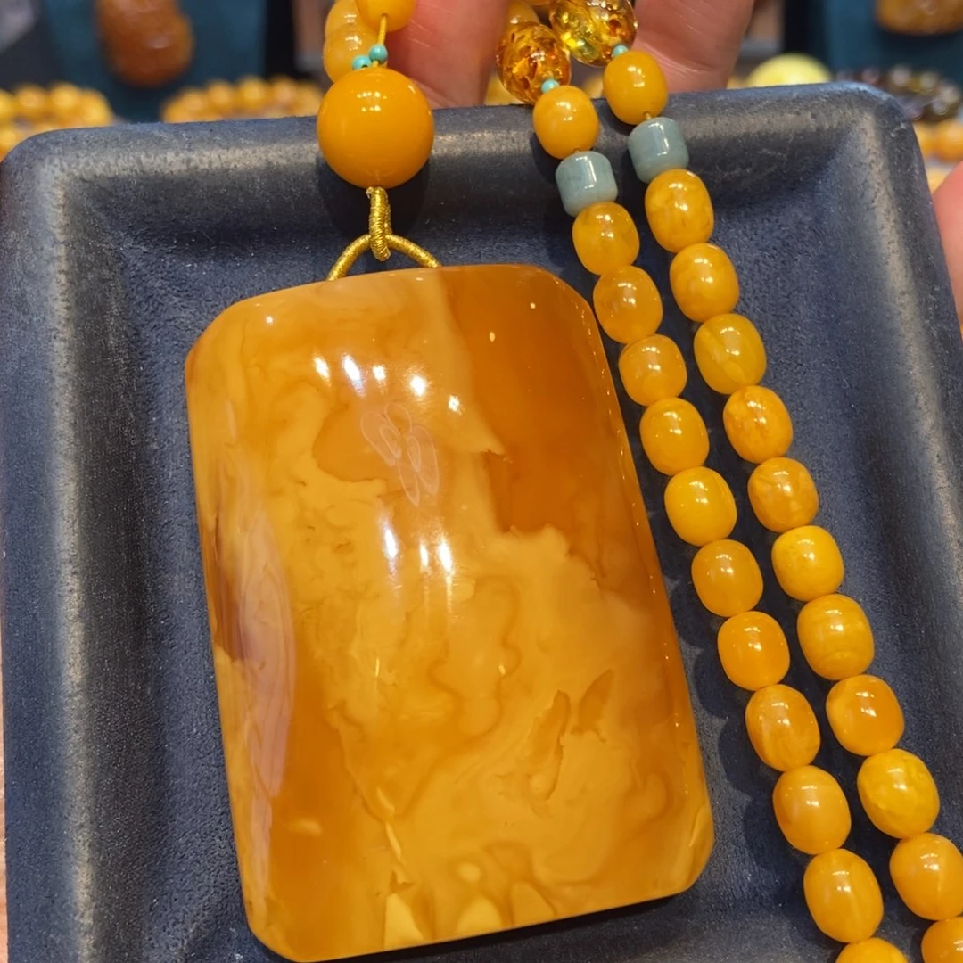 琥珀未镶嵌颈饰蜜蜡