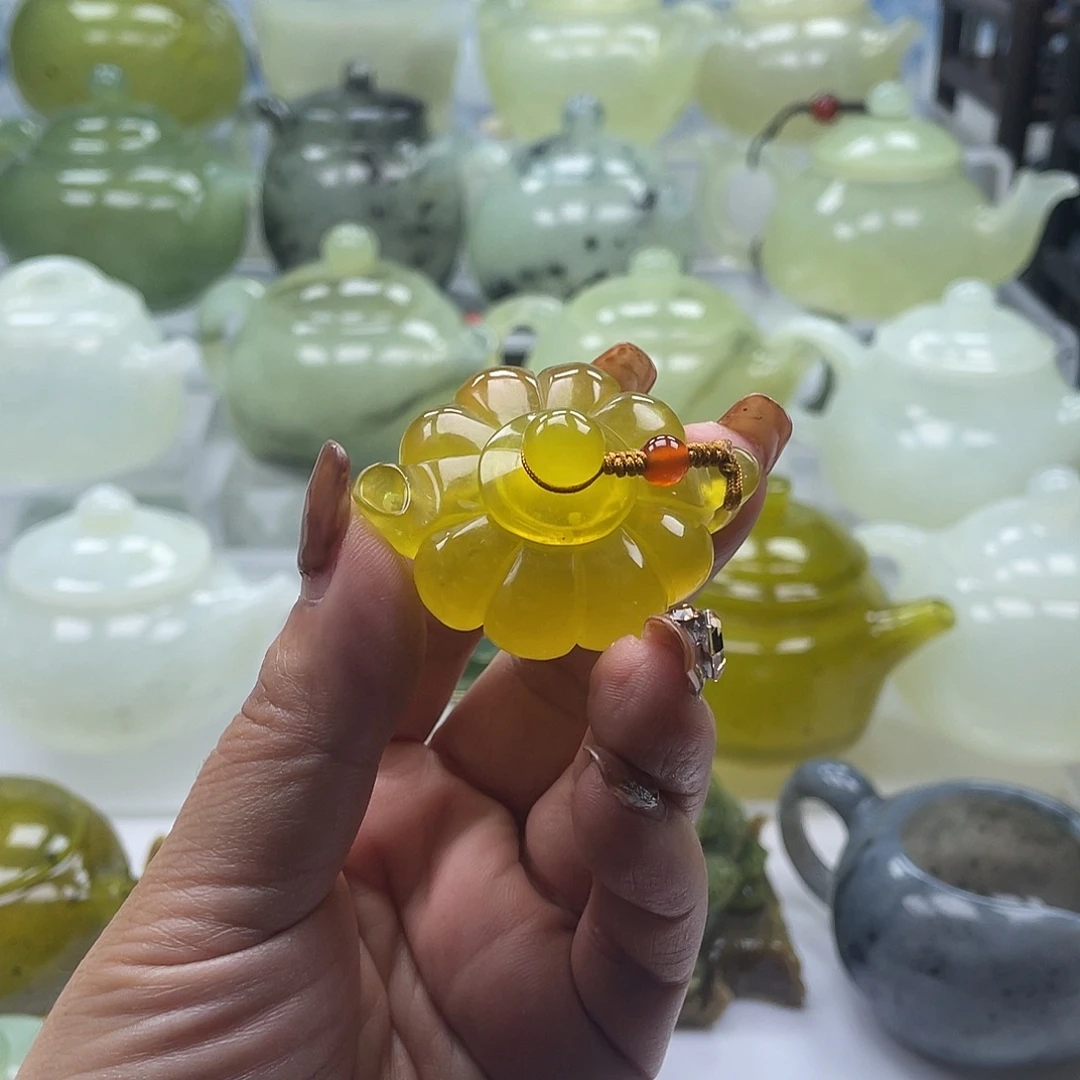 蛇纹石玉未镶嵌壶