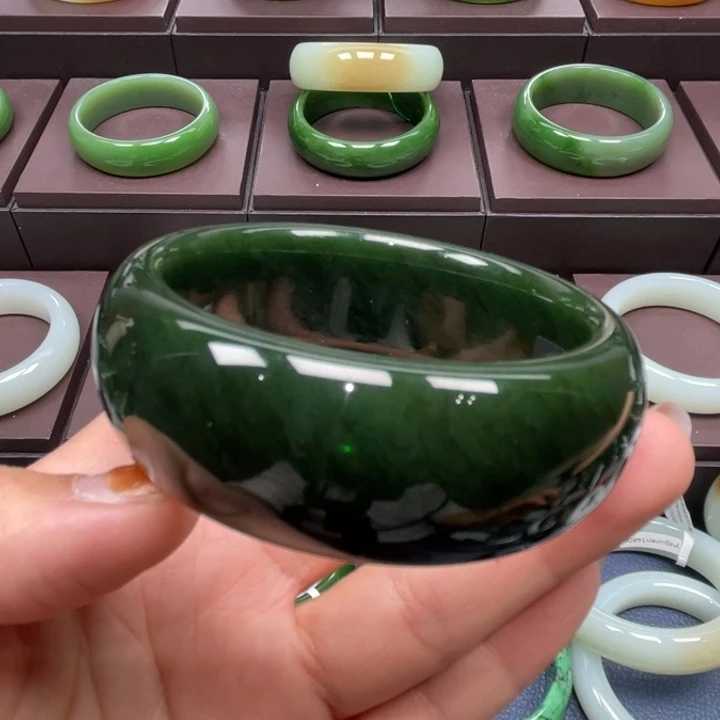 随***缘和田玉（碧玉）未镶嵌手镯