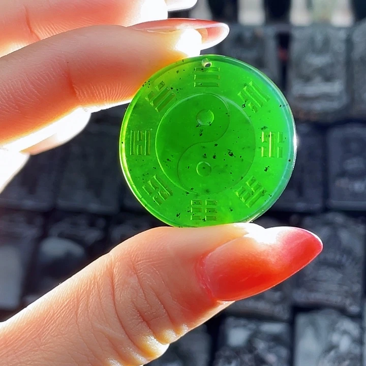 蛇纹石玉未镶嵌挂件泰山玉八卦