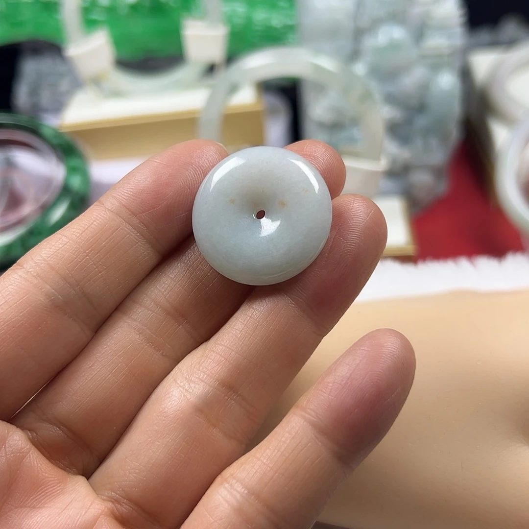 颈饰未镶嵌翡翠平安扣