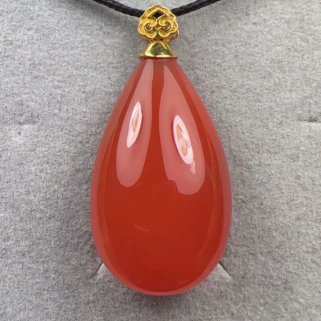 18K金镶嵌吊坠南红玛瑙