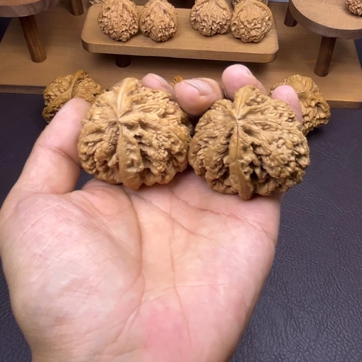 放***铁吊坠桃核粗筋座山雕有瑕疵