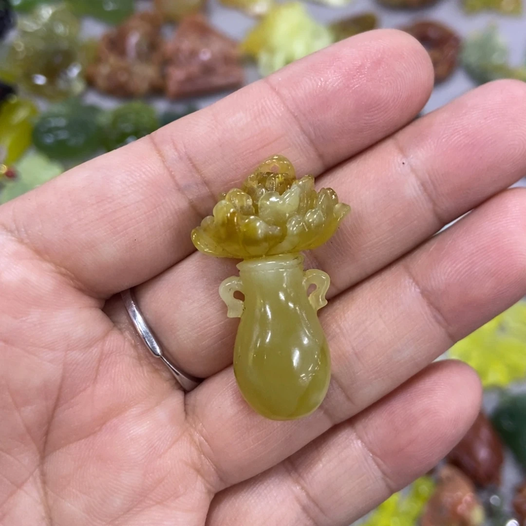 未镶嵌蛇纹石玉挂件