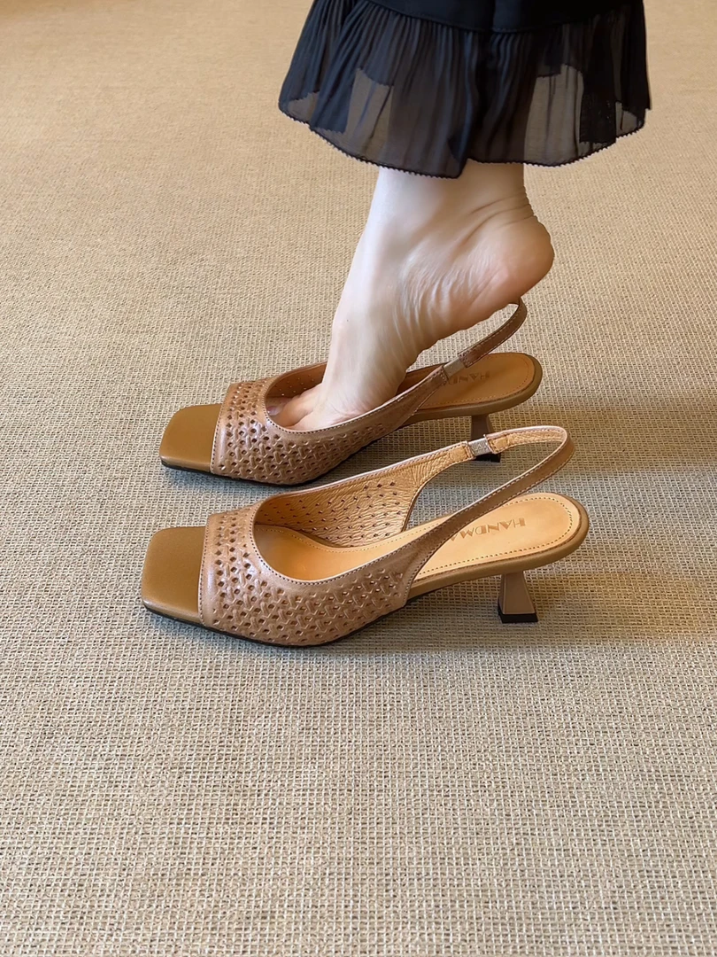 Elingjk/5.5cm极简复古方头镂空洞洞透气后绊带细跟露趾凉鞋