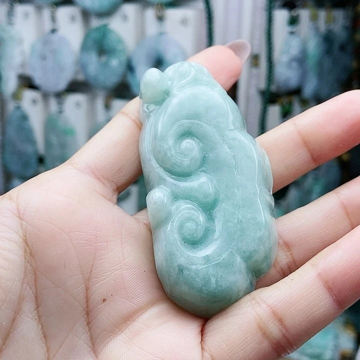颈饰足铂镶嵌翡翠翡翠