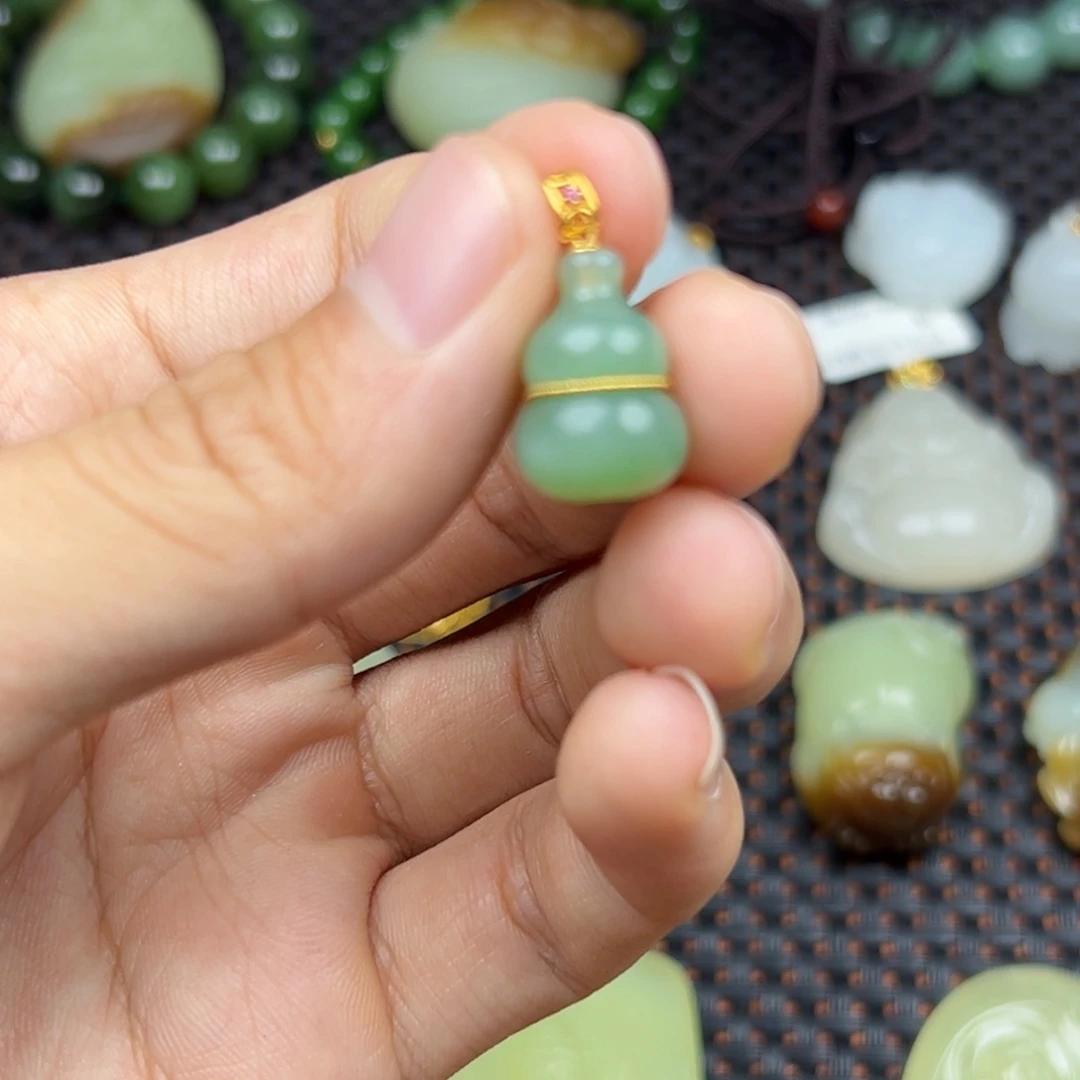 和田玉18K金镶嵌挂件