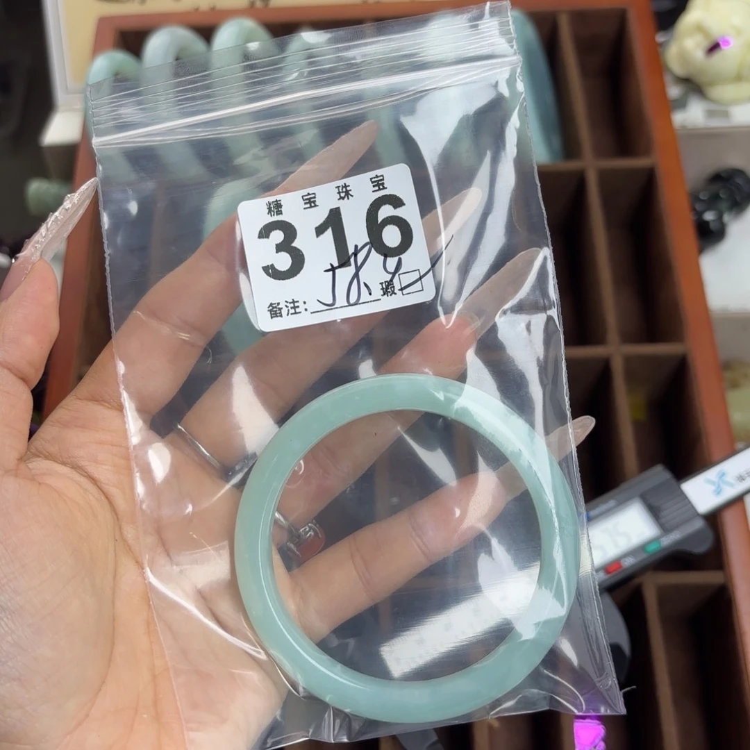 未镶嵌蛇纹石玉手镯M**鞠