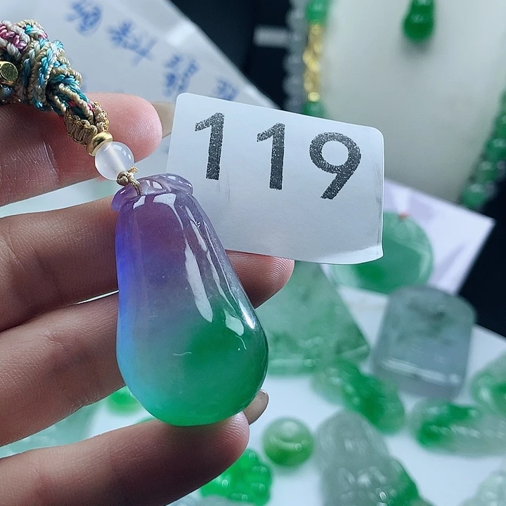 翡翠未镶嵌吊坠(赠链)