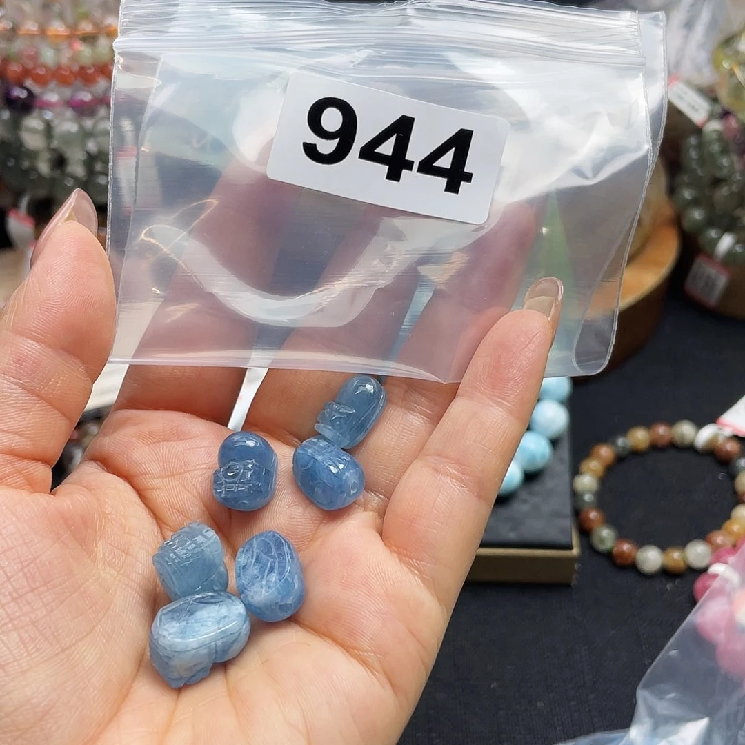 水晶手串未镶嵌手串944。