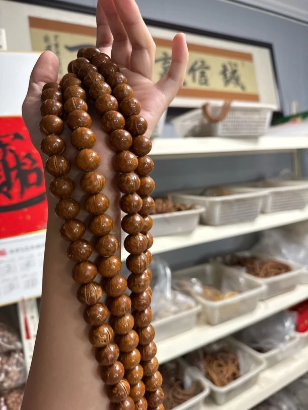 Z5红魔桃核脖挂16左右(88颗左右)