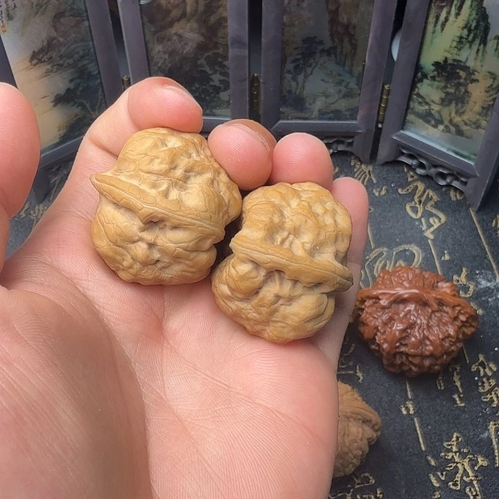 文玩核桃吊坠青****?古蟾36