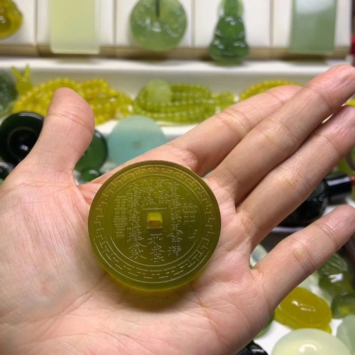 用***3蛇纹石玉未镶嵌颈饰