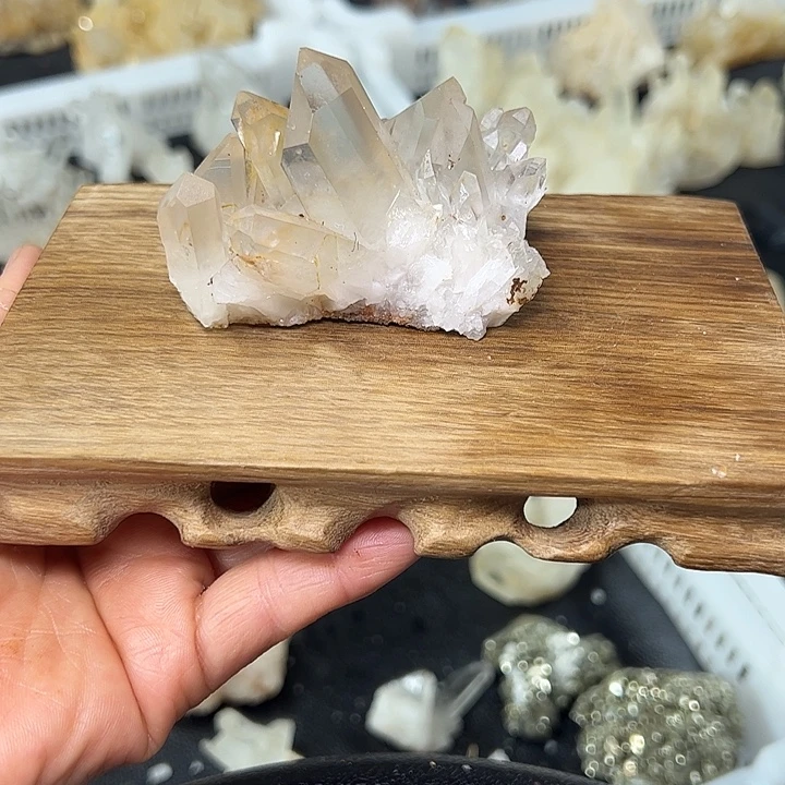 未镶嵌水晶珠宝半成品