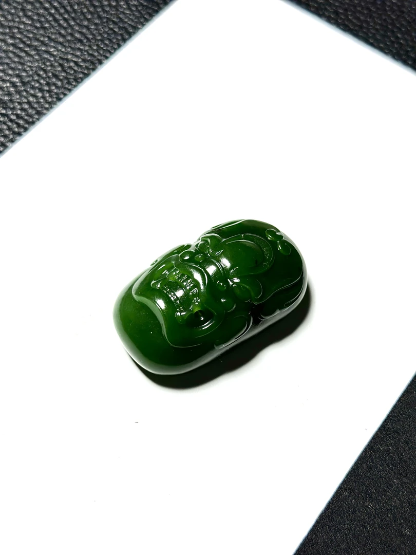 【俄料】和田玉碧玉聚红皮老坑料辣绿菠菜绿饕餮兽面守护