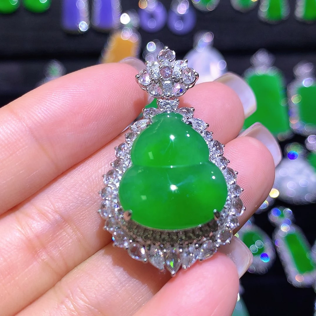 翡翠18K金镶嵌耳饰高冰满绿葫芦