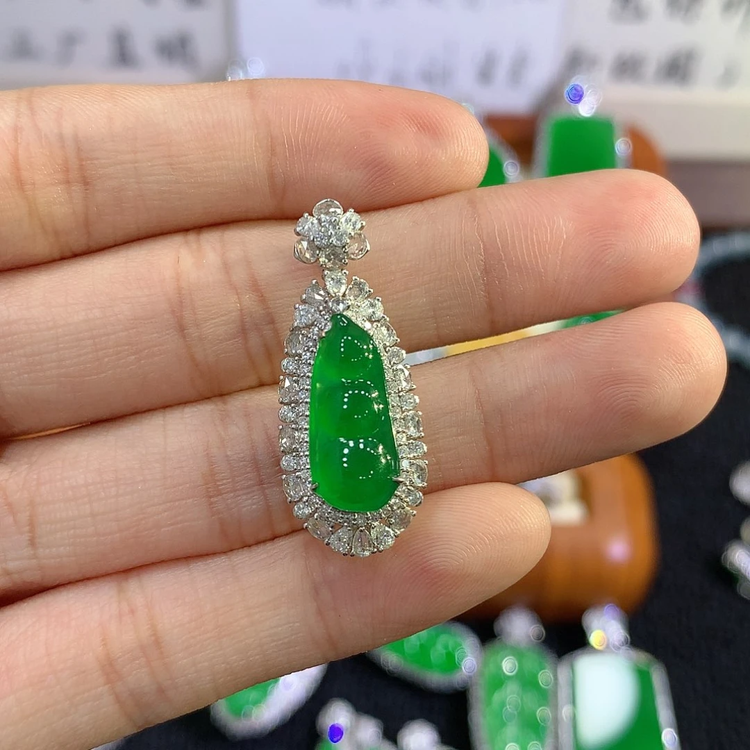 【闪购商品】吊坠(不含链)18K金镶嵌翡翠福豆