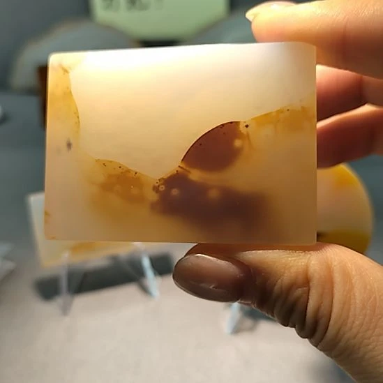 玛瑙/玉髓未镶嵌吊坠挂牌长颈鹿