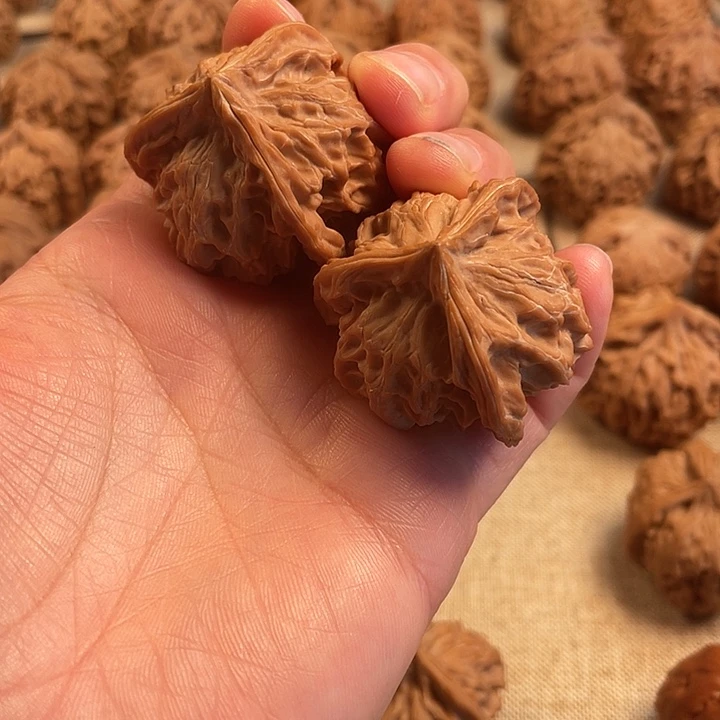 蔚***文玩核桃吊坠盘山三棱