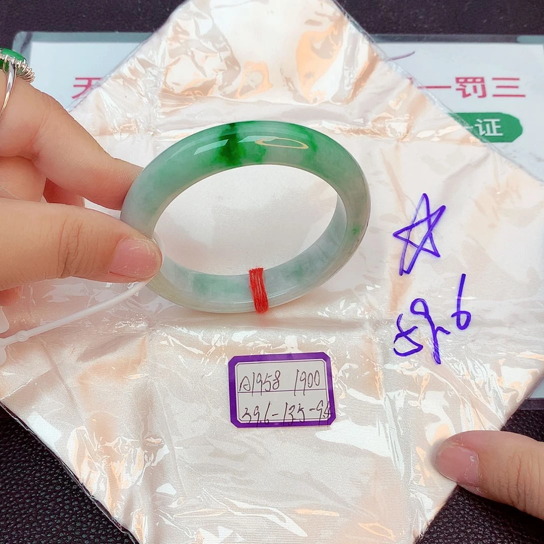 翡翠手镯未镶嵌缅甸翡翠