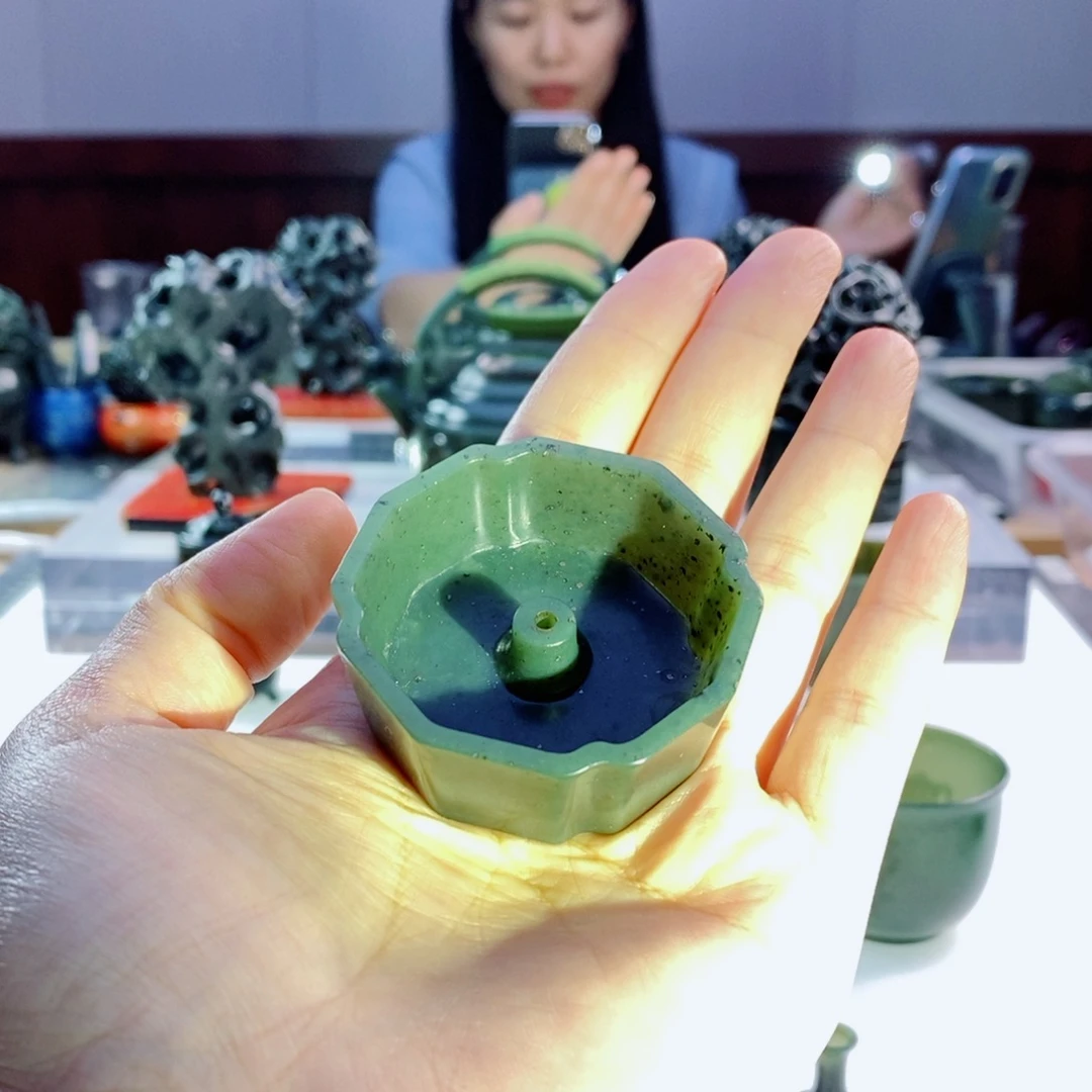 未镶嵌和田玉（青玉）摆件