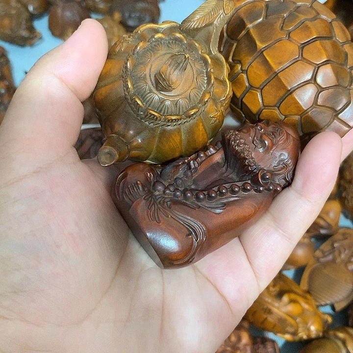 黄杨木往**忆三个手把件